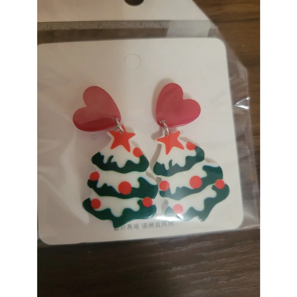 NWT- Set of 6 pairs -Acrylic Christmas earrings